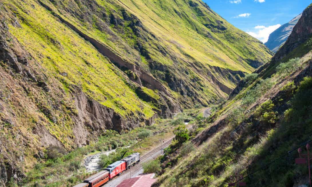 Nariz del Diablo scenery
