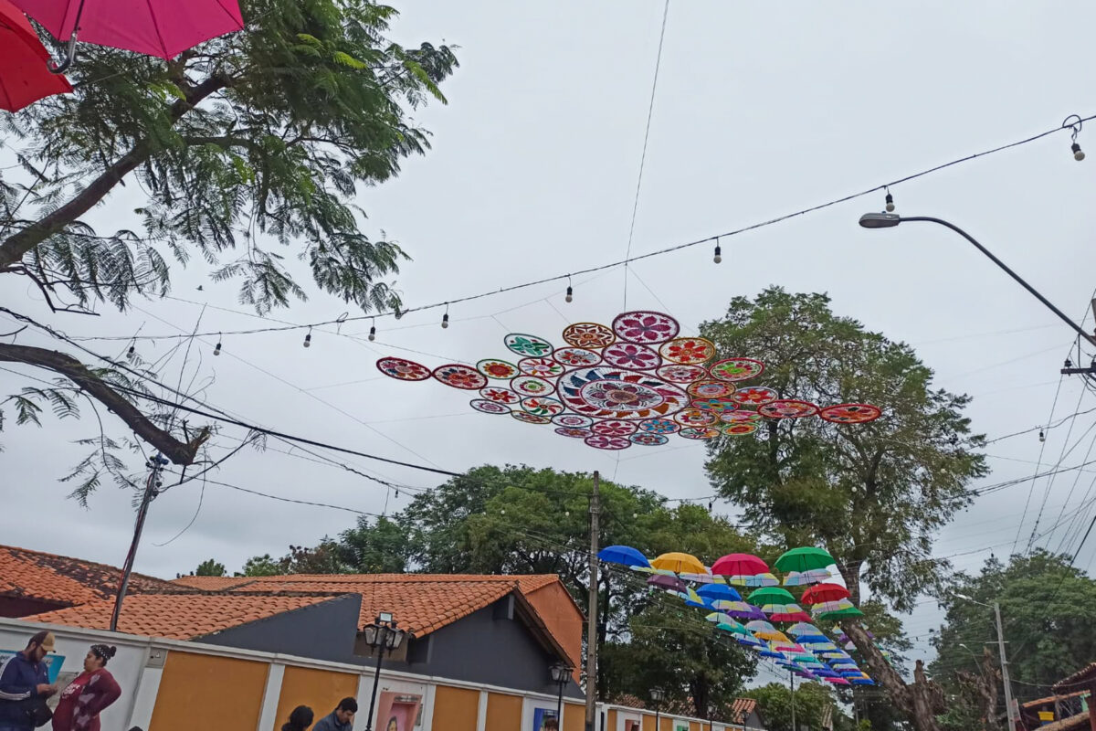 Ñanduti display in Itauguá, the city of Ñanduti